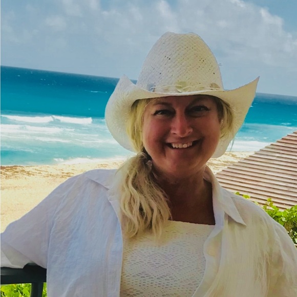 Meet your Posher, Susie B - Picture 10 of 16